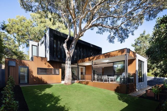 Maison en bois, bioélectricité pour une construction saine et durable.